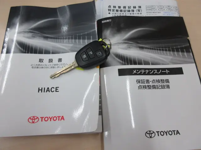 トヨタ ハイエース 3BA-TRH219W(4WD)の写真5