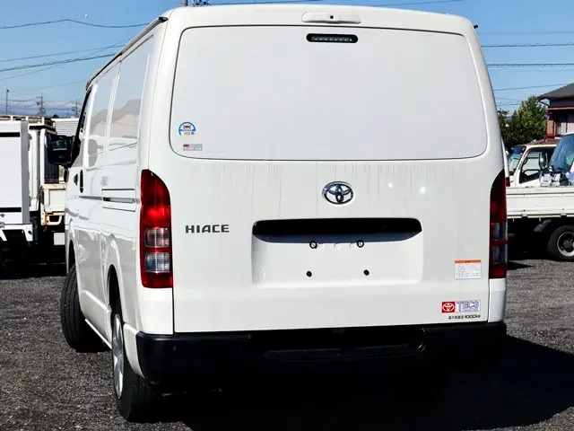 トヨタ ハイエースバン 3BF-TRH200V(2WD)の写真2