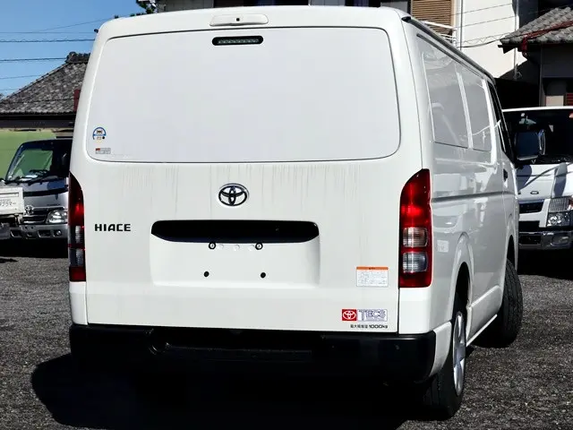トヨタ ハイエースバン 3BF-TRH200V(2WD)の写真3