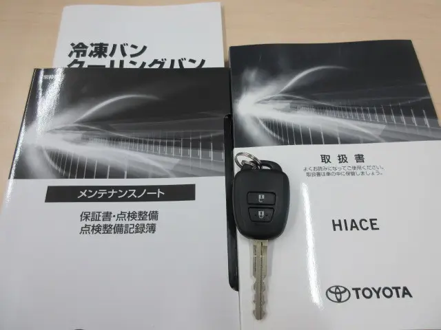トヨタ ハイエースバン 3BF-TRH200V(2WD)の写真6