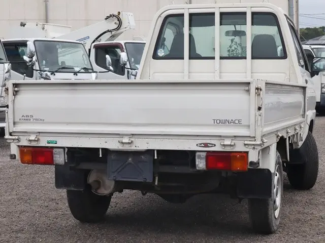 トヨタ タウンエーストラック GK-KM80(4WD)の写真2