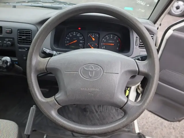 トヨタ タウンエーストラック GK-KM80(4WD)の写真4