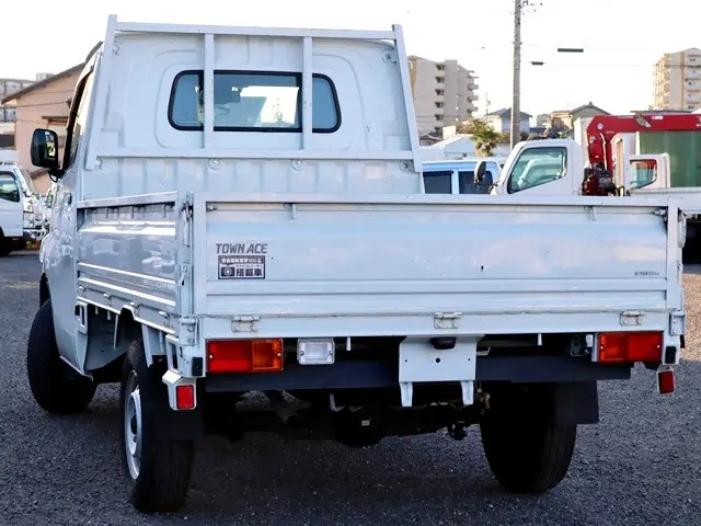 トヨタ タウンエーストラック 5BF-S403U(2WD)の写真2
