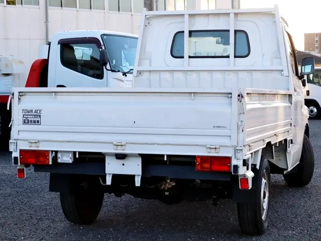 トヨタ タウンエーストラック 5BF-S403U(2WD)の写真3