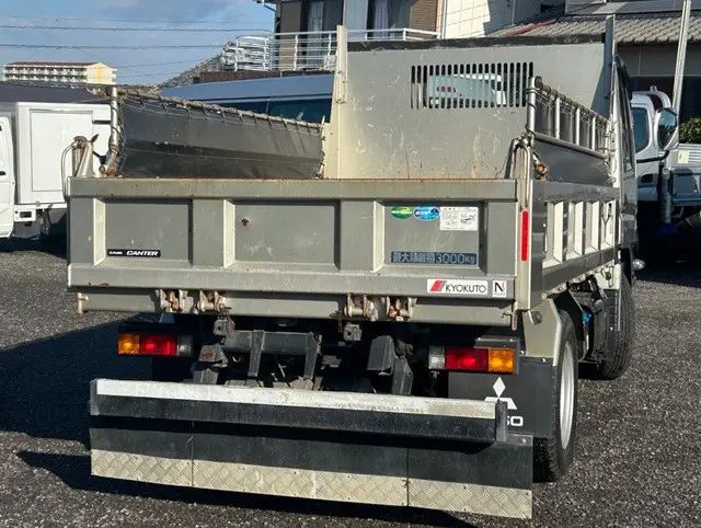 三菱 キャンター 2RG-FBA60(2WD)の写真3
