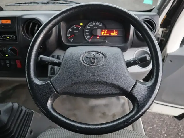 トヨタ ダイナ TKG-XZU712(2WD)の写真4