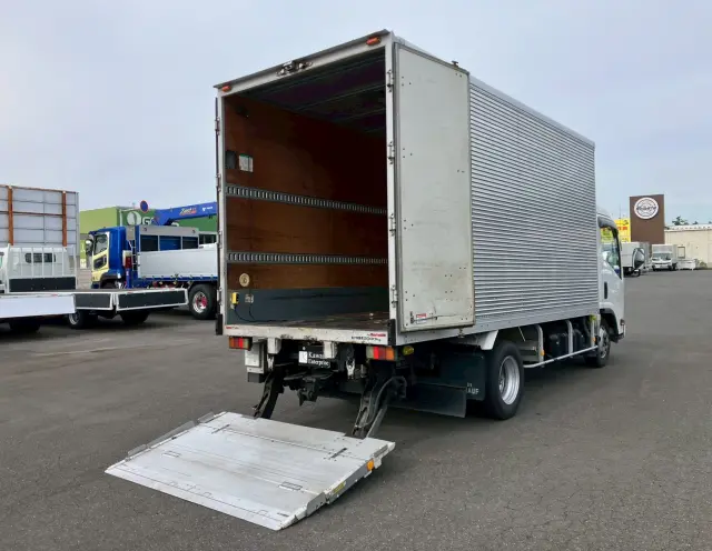 いすゞ エルフ TKG-NMR85AN(2WD)の写真6