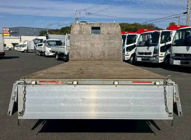 いすゞ エルフ TRG-NMR85AR(2WD)の写真9