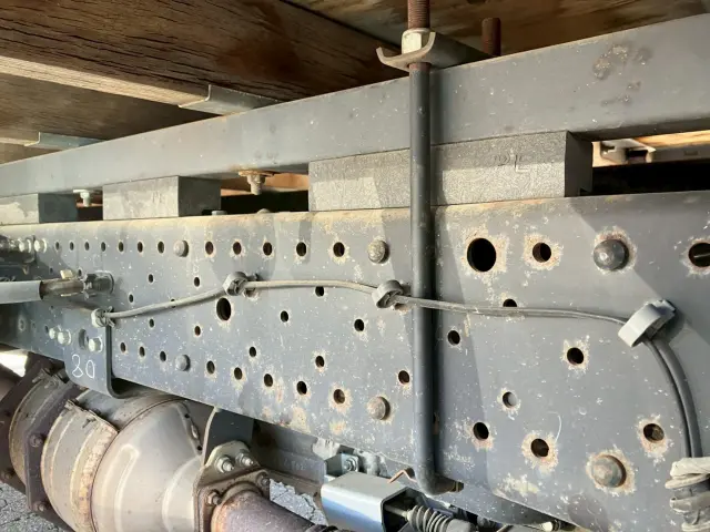 いすゞ エルフ TRG-NMR85AR(2WD)の写真15