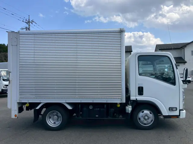 いすゞ エルフ TPG-NMR85AN(2WD)の写真4