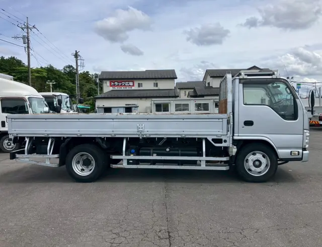いすゞ エルフ 2RG-NKR88R(2WD)の写真4