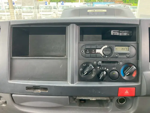 いすゞ エルフ 2RG-NKR88R(2WD)の写真31