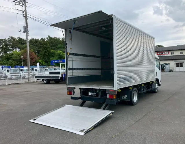 いすゞ エルフ TRG-NPR85AN(2WD)の写真6