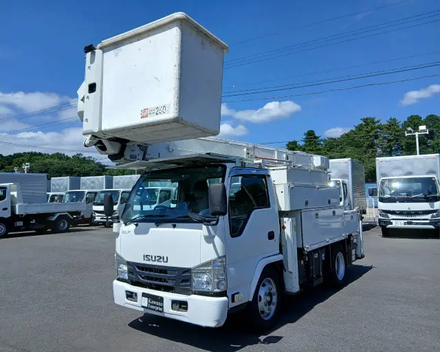 いすゞ エルフ TKG-NKR85YN(2WD)の写真1