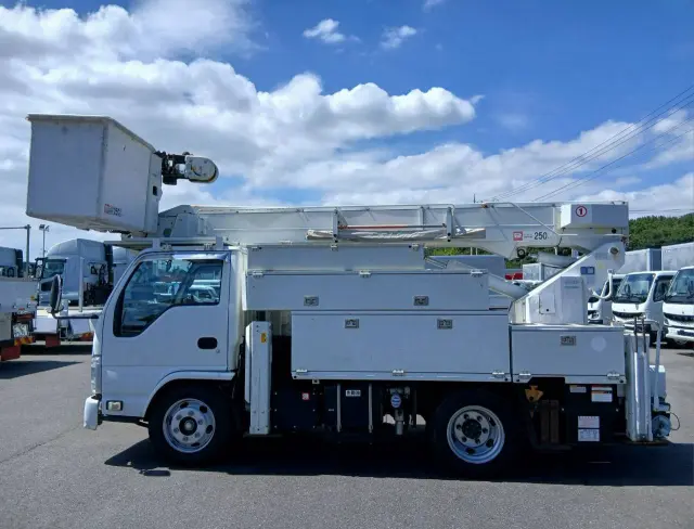 いすゞ エルフ TKG-NKR85YN(2WD)の写真12