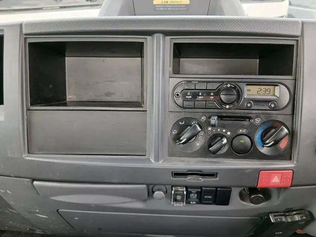 いすゞ エルフ 2RG-NPR88YN(2WD)の写真29