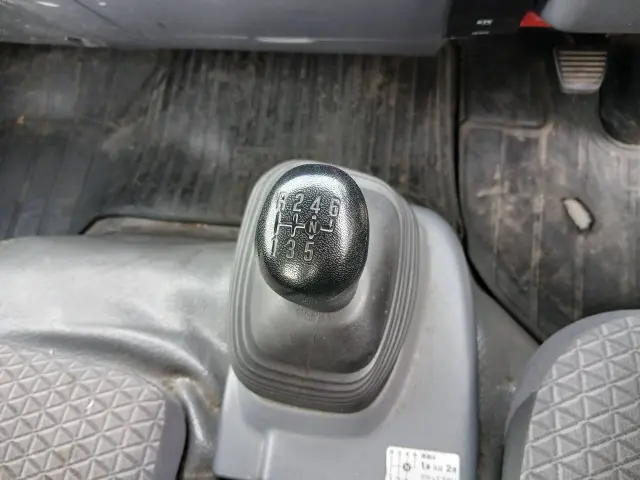 いすゞ エルフ 2RG-NPR88YN(2WD)の写真32