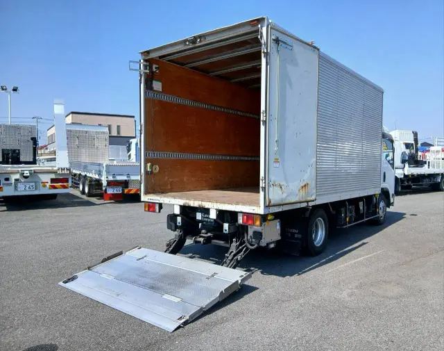 いすゞ エルフ SKG-NPR85AN(2WD)の写真6