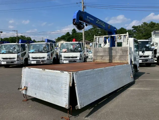 いすゞ エルフ SKG-NMR85AR(2WD)の写真9