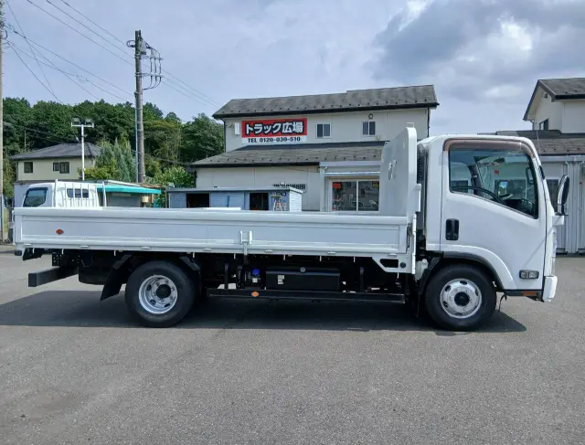 いすゞ エルフ 2RG-NPR88YN(2WD)の写真4
