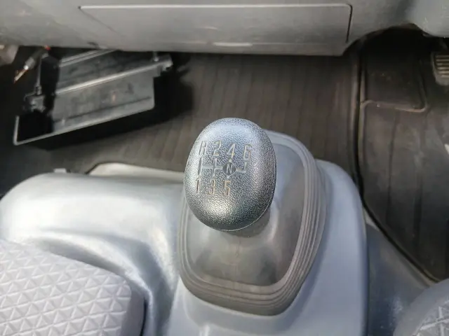 いすゞ エルフ 2RG-NPR88YN(2WD)の写真31