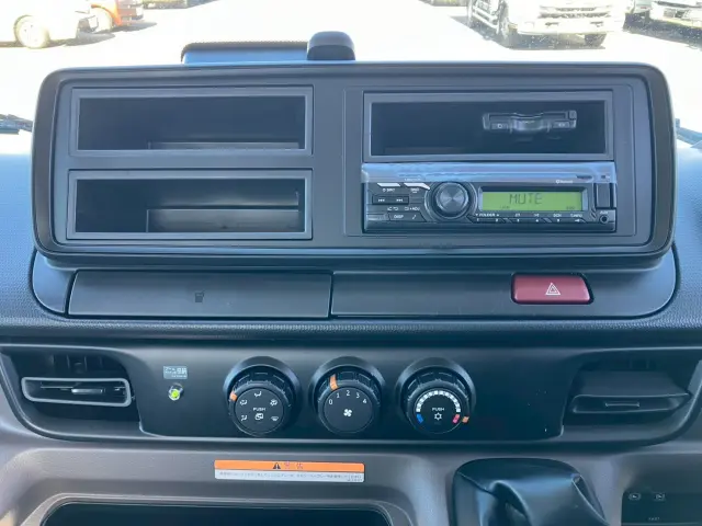 三菱 キャンター 2PG-FEB90(2WD)の写真36