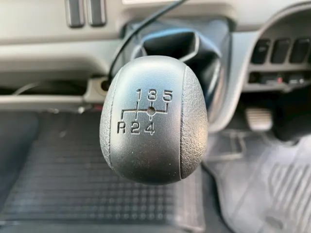 いすゞ エルフ TRG-NMR85N(2WD)の写真43