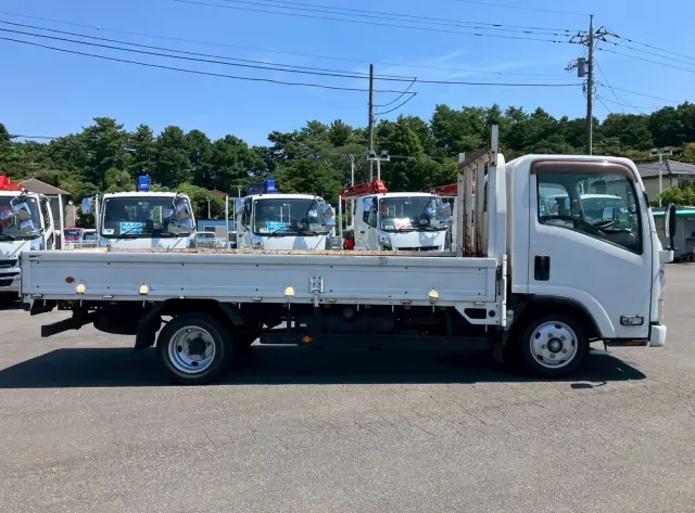 いすゞ エルフ TRG-NLR85AR(2WD)の写真4