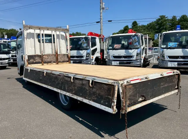 いすゞ エルフ TRG-NLR85AR(2WD)の写真14