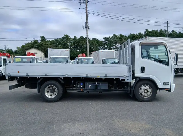 いすゞ エルフ 2RG-NPR88YN(2WD)の写真4