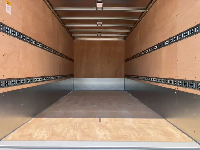 三菱 キャンター 2PG-FEB80(2WD)の写真10