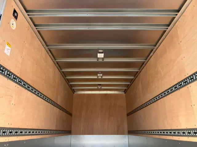 三菱 キャンター 2PG-FEB80(2WD)の写真12