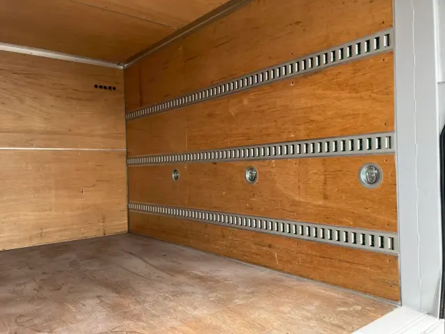 いすゞ エルフ TRG-NJR85ANの写真16