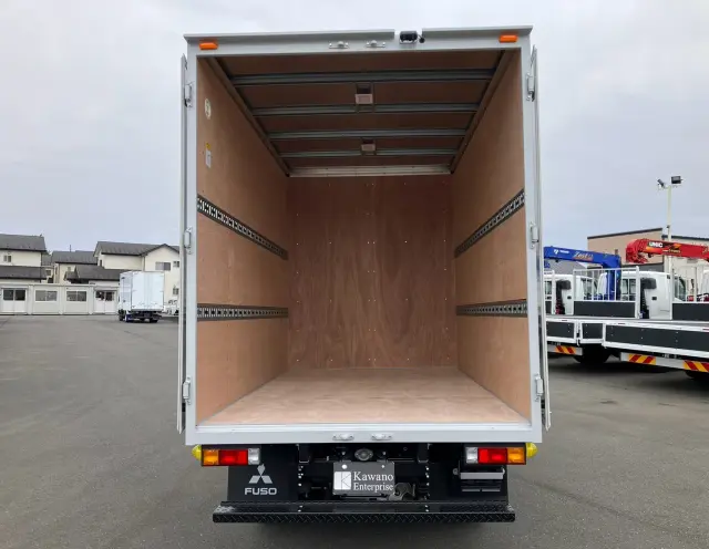 三菱 キャンター 2RG-FBA20(2WD)の写真9