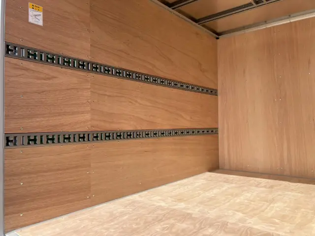 三菱 キャンター 2RG-FBA20(2WD)の写真7