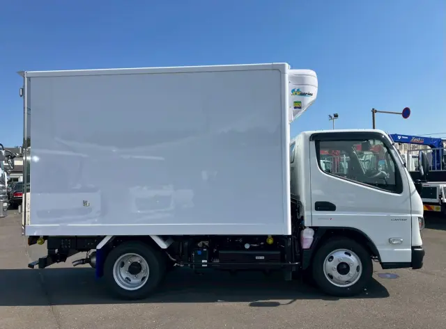 三菱 キャンター 2RG-FBAV0(2WD)の写真4