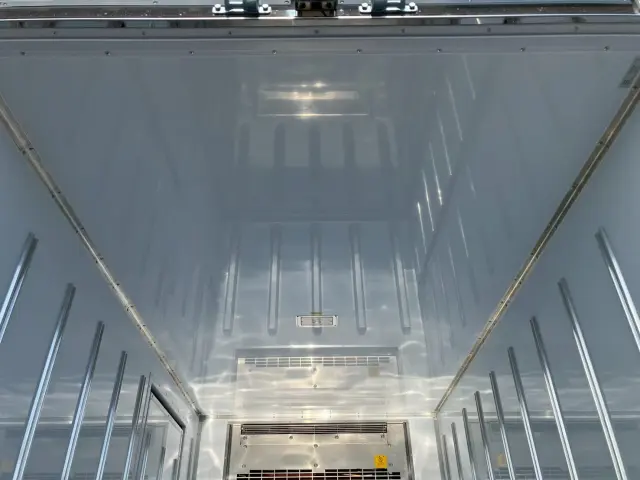 三菱 キャンター 2RG-FBAV0(2WD)の写真12