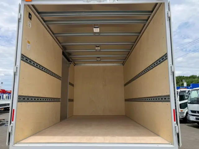 三菱 キャンター 2PG-FEB80(2WD)の写真11