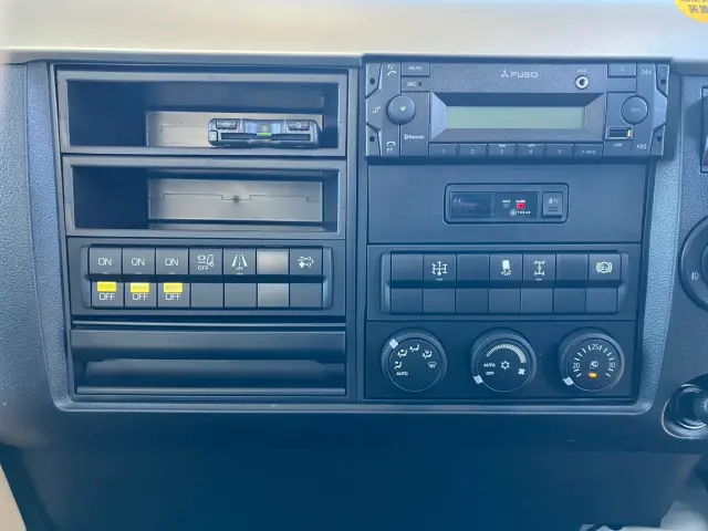 三菱 ファイター 2DG-FQ62F(6x2)の写真38