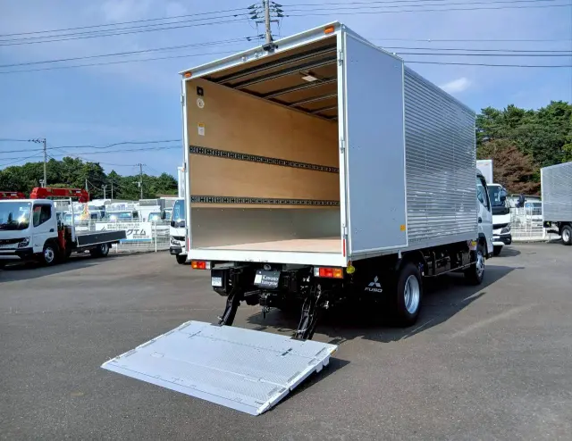 三菱 ミニキャブバン 2PG-FEB80(2WD)の写真6