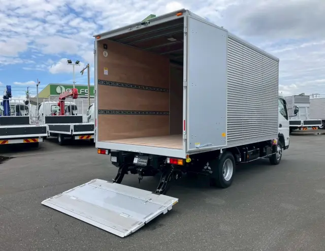 三菱 キャンター 2RG-FBA20(2WD)の写真6