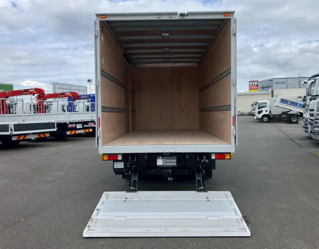 三菱 キャンター 2RG-FBA20(2WD)の写真10