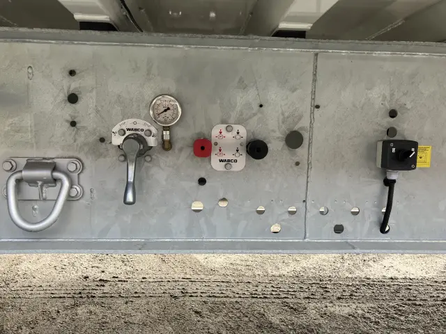 ZASLAW【ザスワフ】 50立米 ダンプトレーラー 不明(未入力/関係無)の写真4