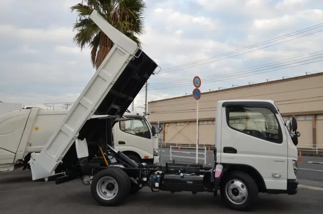 三菱 キャンター 2RG-FBA60(2WD)の写真5