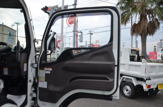 三菱 キャンター 2RG-FBA60(2WD)の写真43