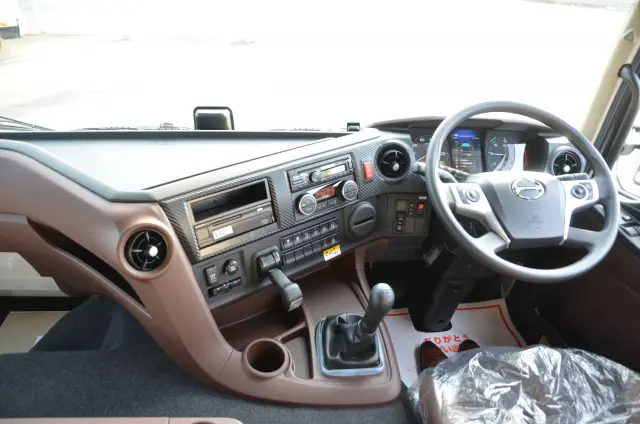 日野 プロフィア 2DG-FS1AJE(6x4)の写真27