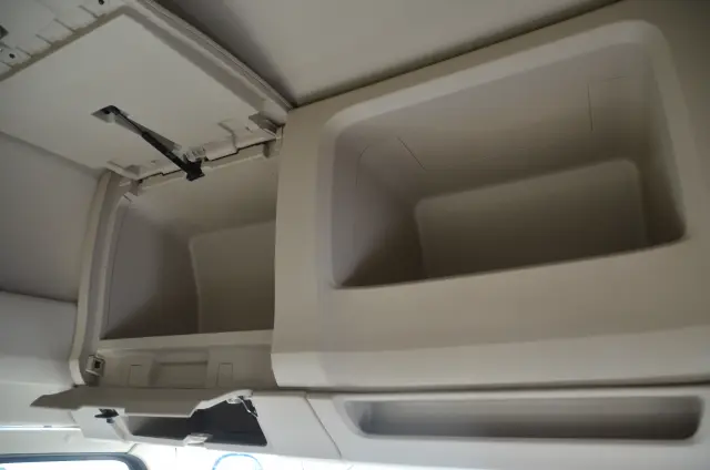 日野 プロフィア 2DG-FS1AJE(6x4)の写真48