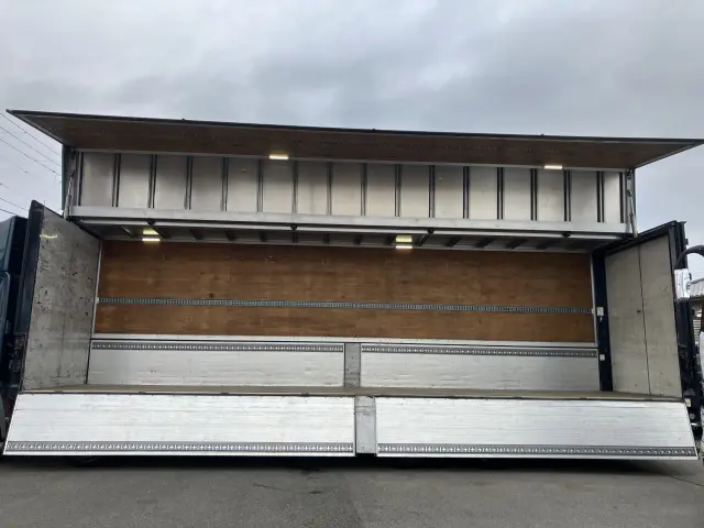 日野 プロフィア 2DG-FW1AHG(8x4)の写真2