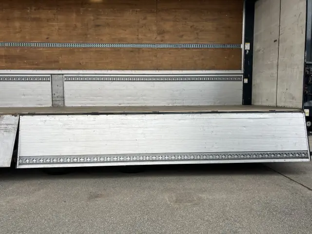 日野 プロフィア 2DG-FW1AHG(8x4)の写真13