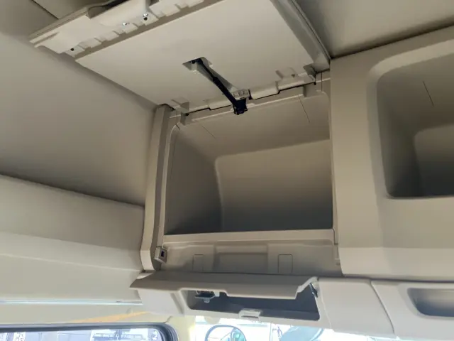 日野 プロフィア 2DG-FS1AHE(6x4)の写真17